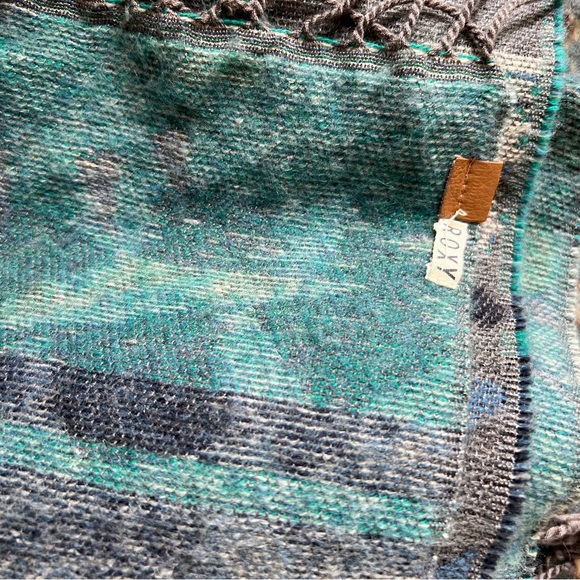ROXY lofty mohair blend blanket scarf - Picture 4 of 8